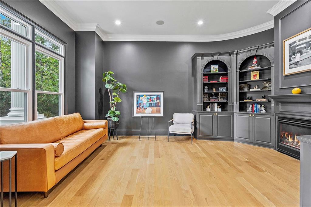 955 Tiverton Lane