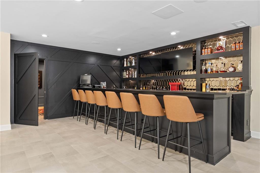955 Tiverton Lane
