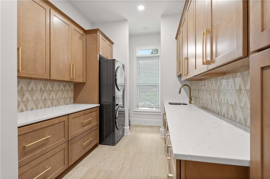 955 Tiverton Lane