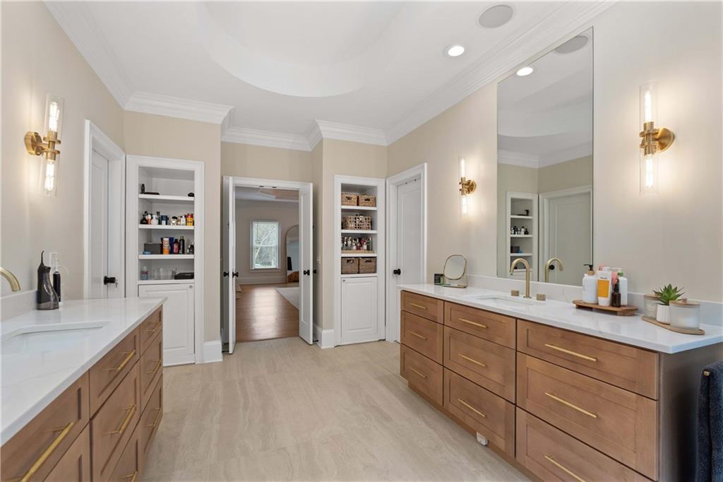 955 Tiverton Lane