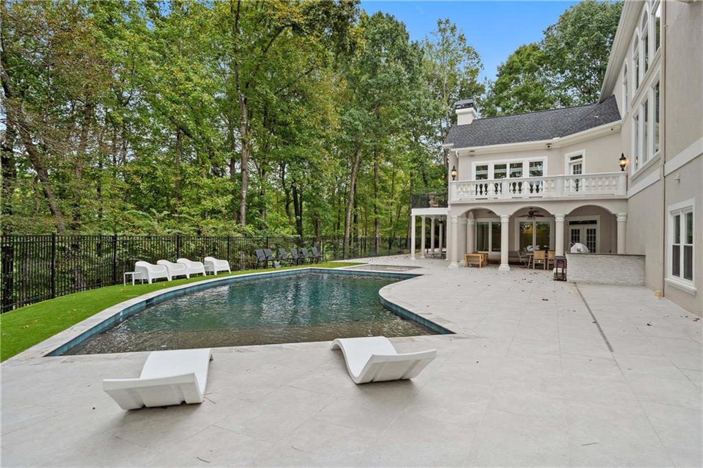 955 Tiverton Lane