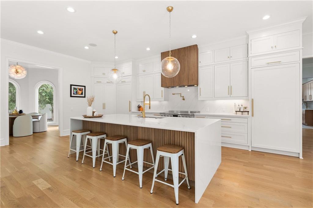 955 Tiverton Lane
