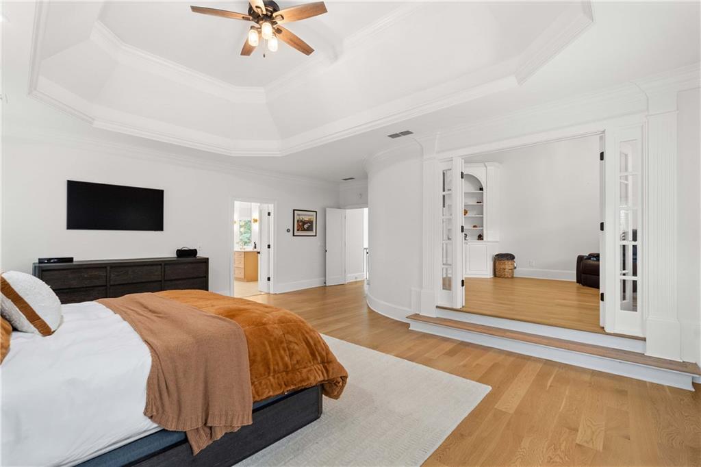 955 Tiverton Lane