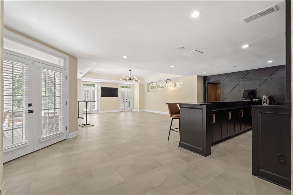 955 Tiverton Lane