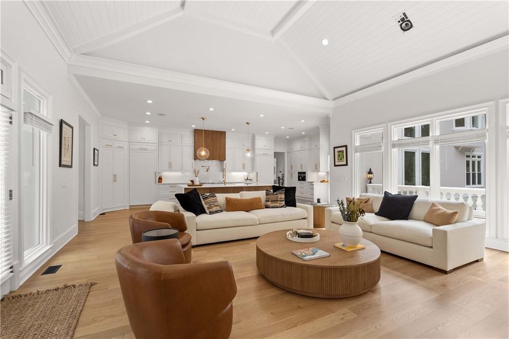 955 Tiverton Lane