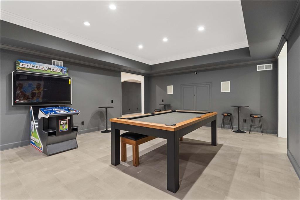 955 Tiverton Lane