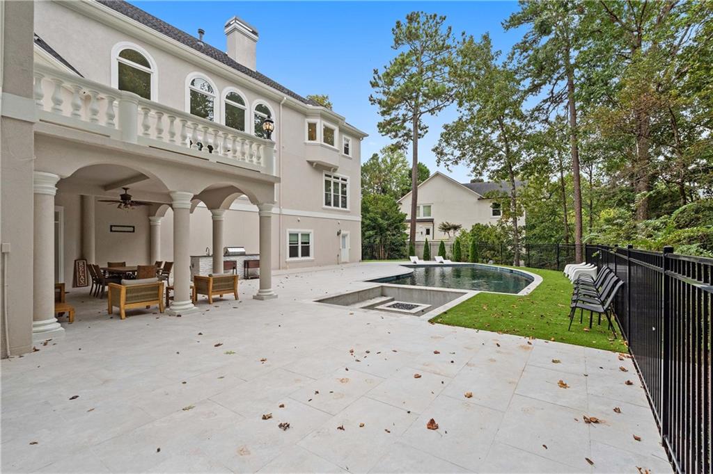 955 Tiverton Lane