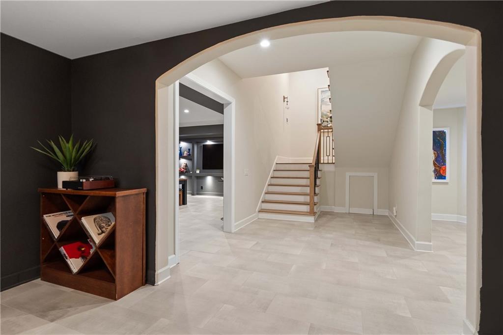 955 Tiverton Lane