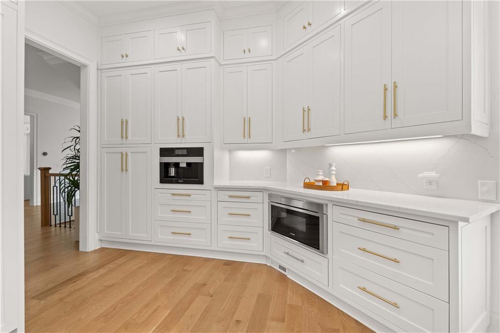 955 Tiverton Lane