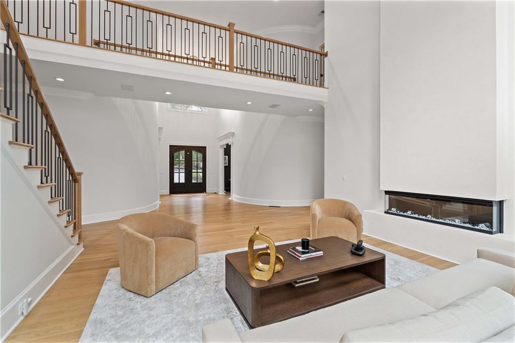 955 Tiverton Lane