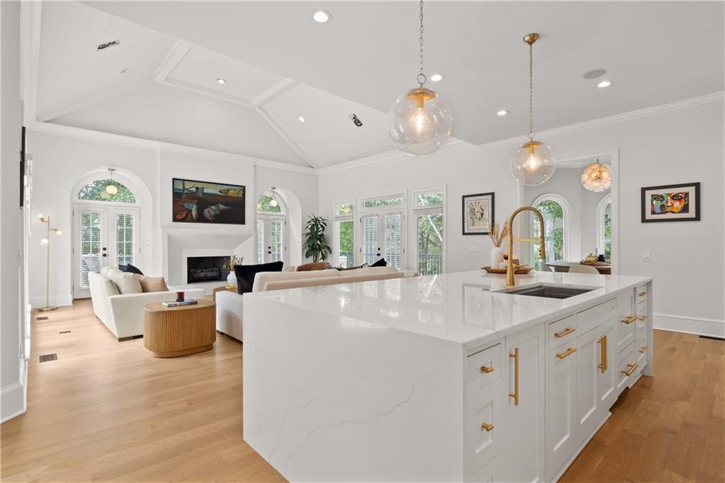 955 Tiverton Lane
