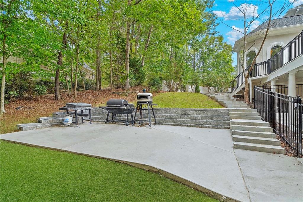 955 Tiverton Lane