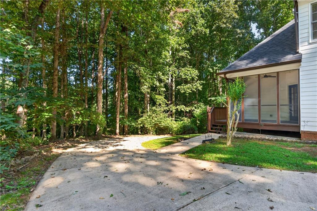 315 Thorntree Lane