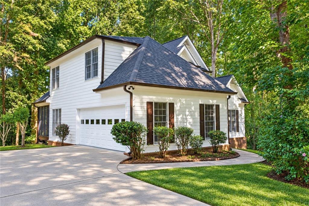 315 Thorntree Lane