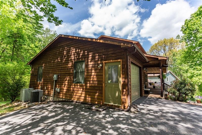 275 JESSAMINE PL