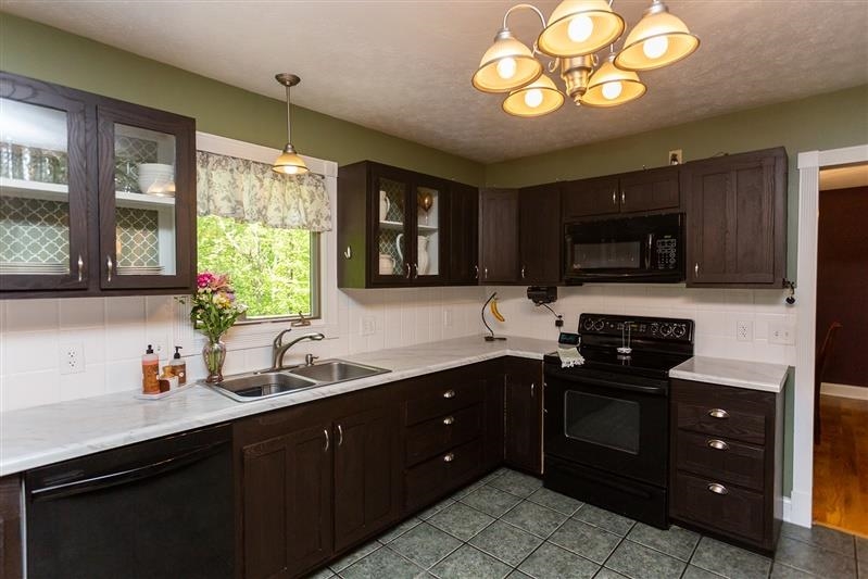 275 JESSAMINE PL
