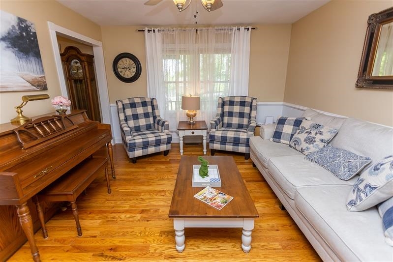 275 JESSAMINE PL
