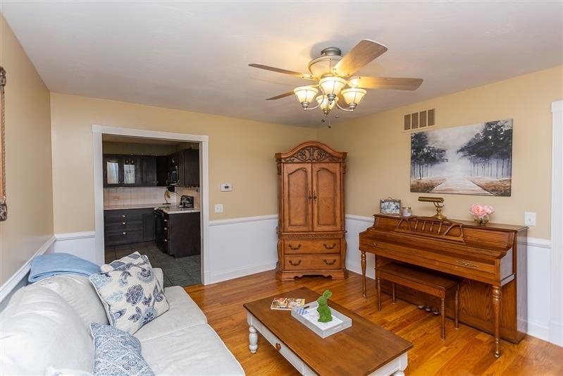 275 JESSAMINE PL