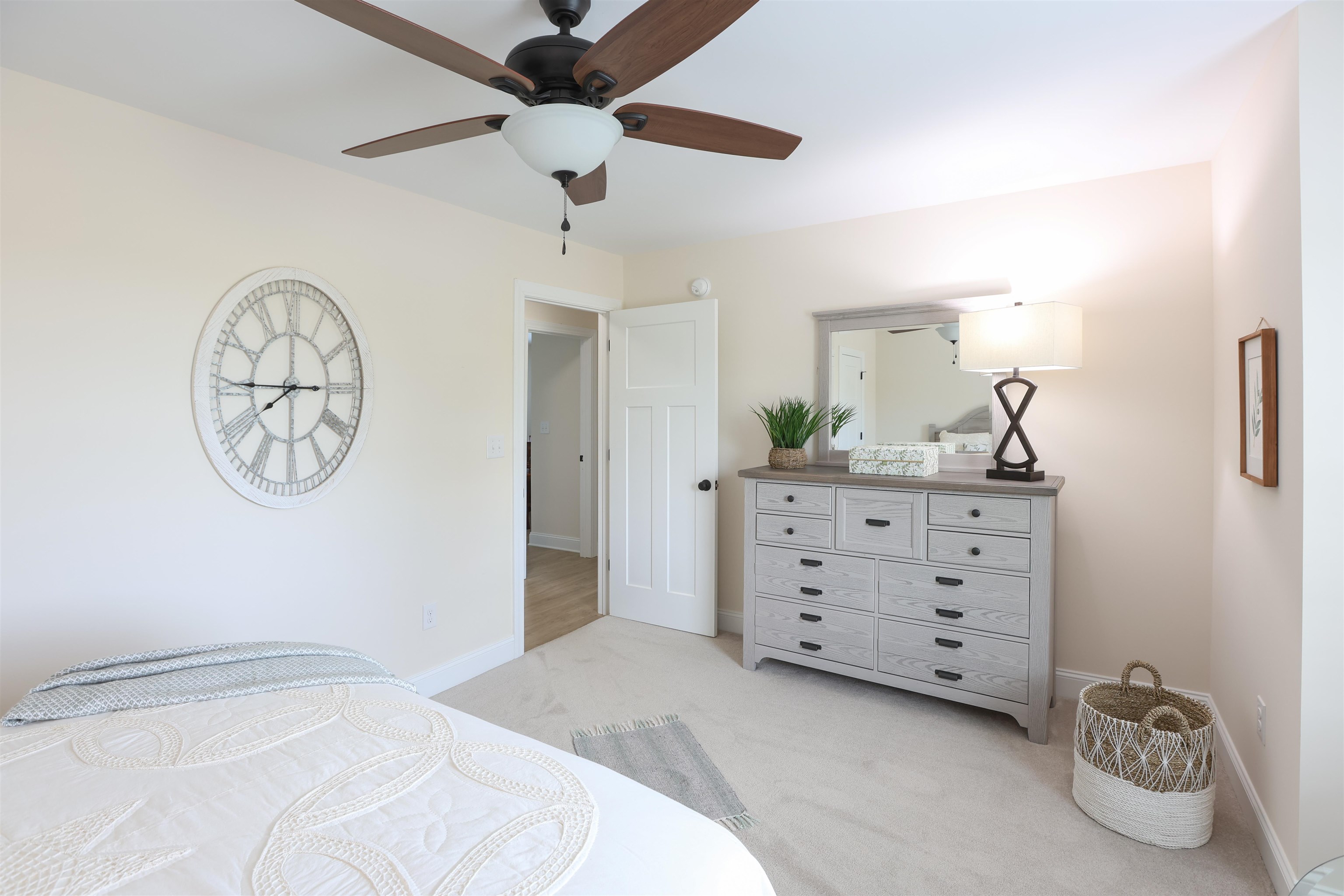 103 WHISPERING OAKS DR