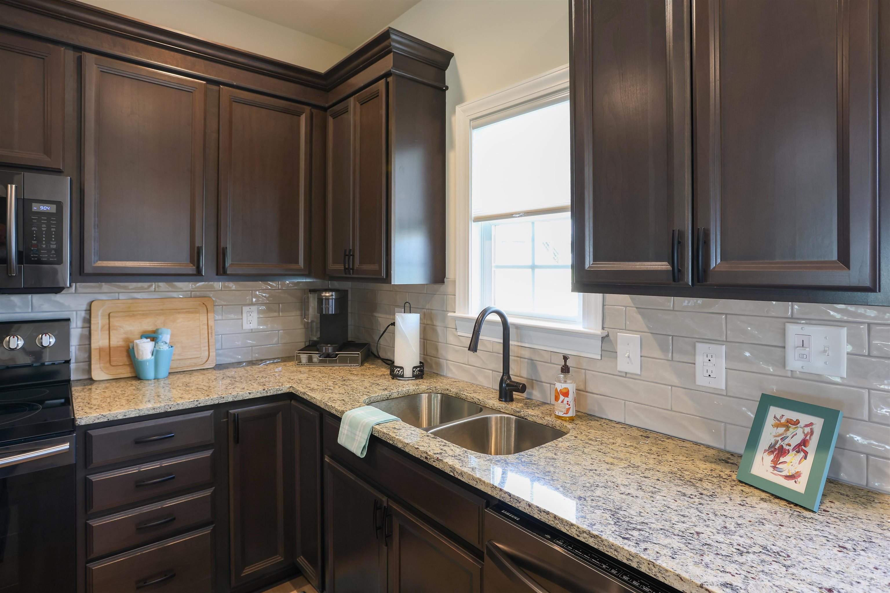 103 WHISPERING OAKS DR