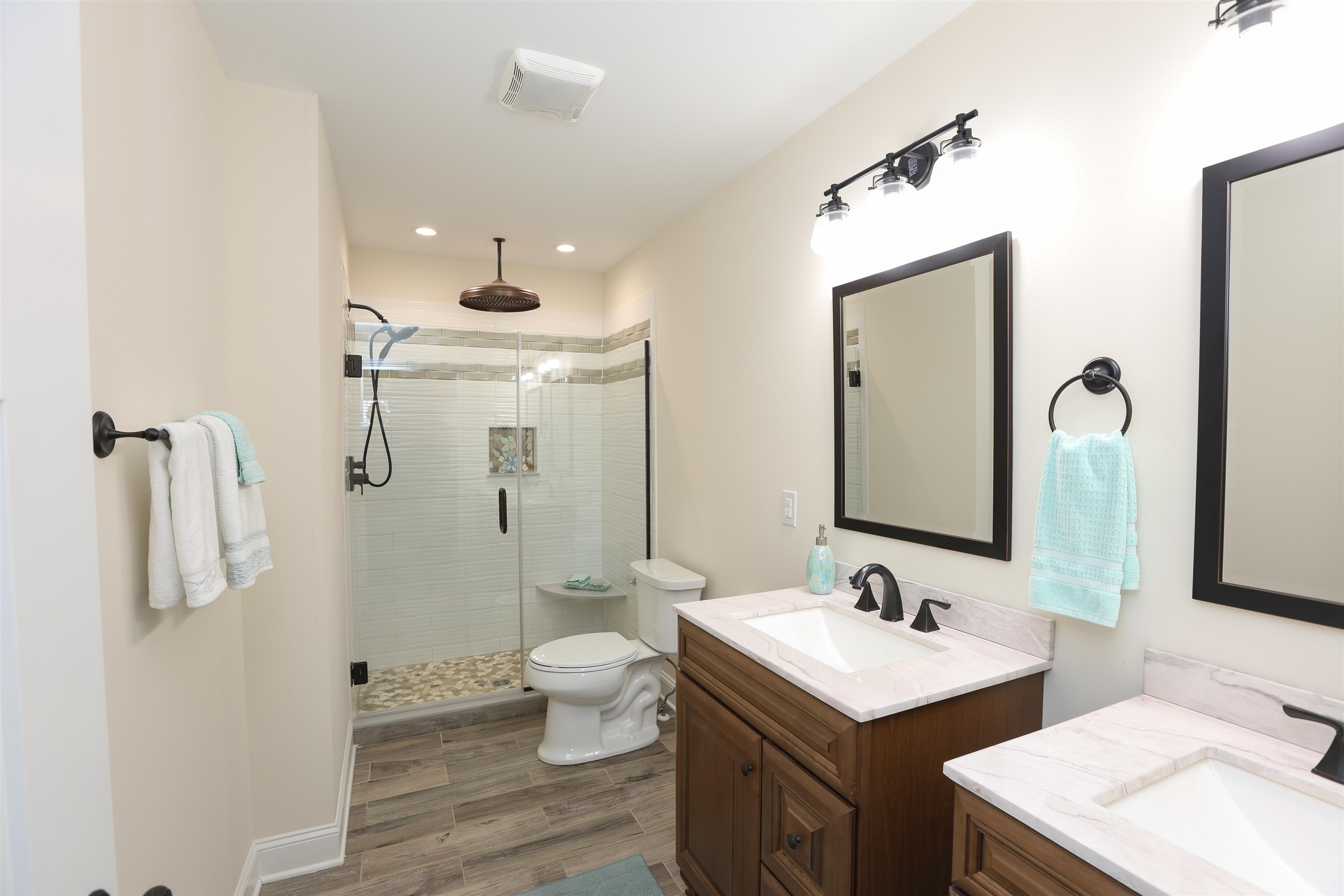 103 WHISPERING OAKS DR