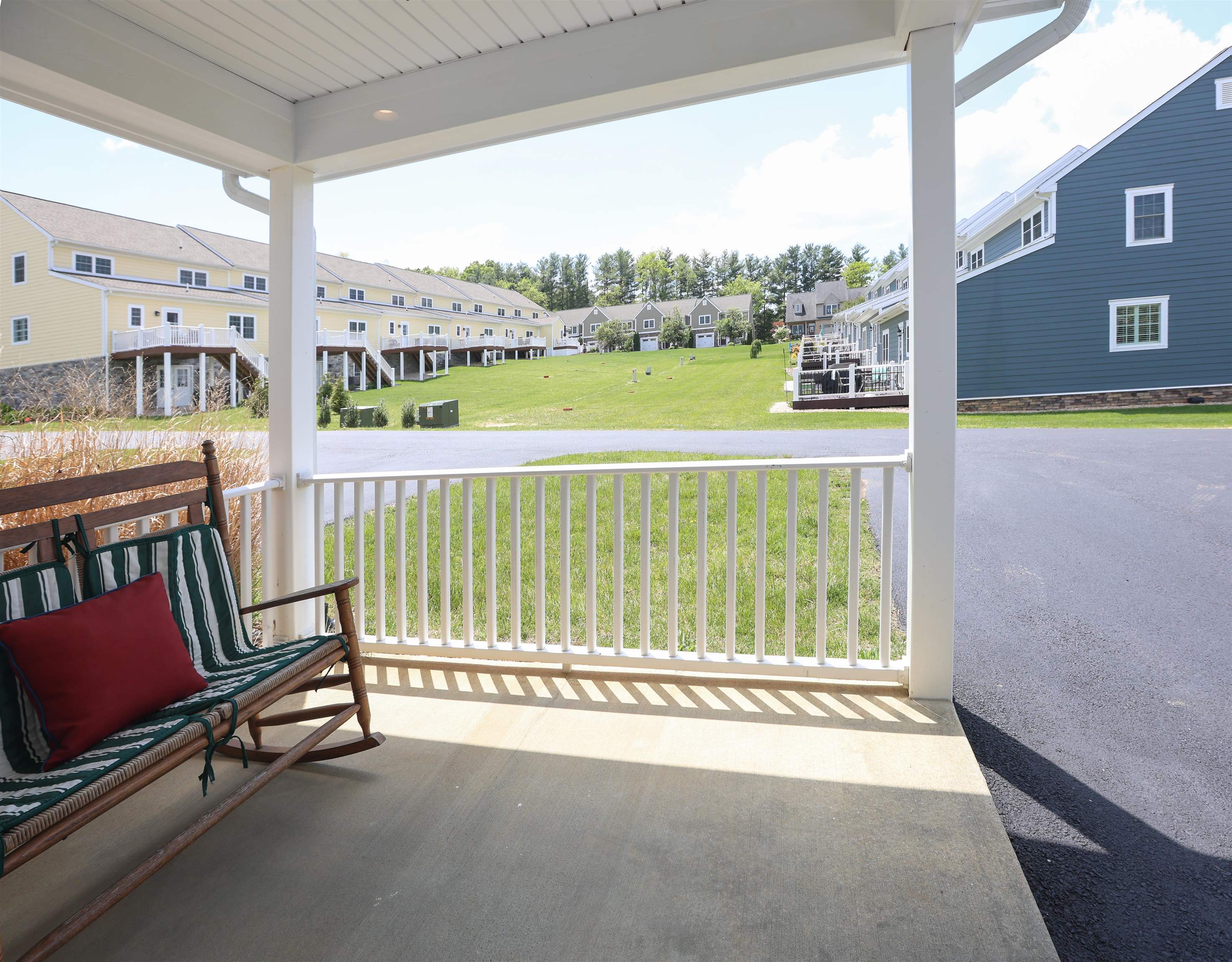 103 WHISPERING OAKS DR