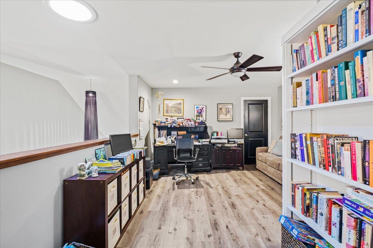1678 SHERRY LN