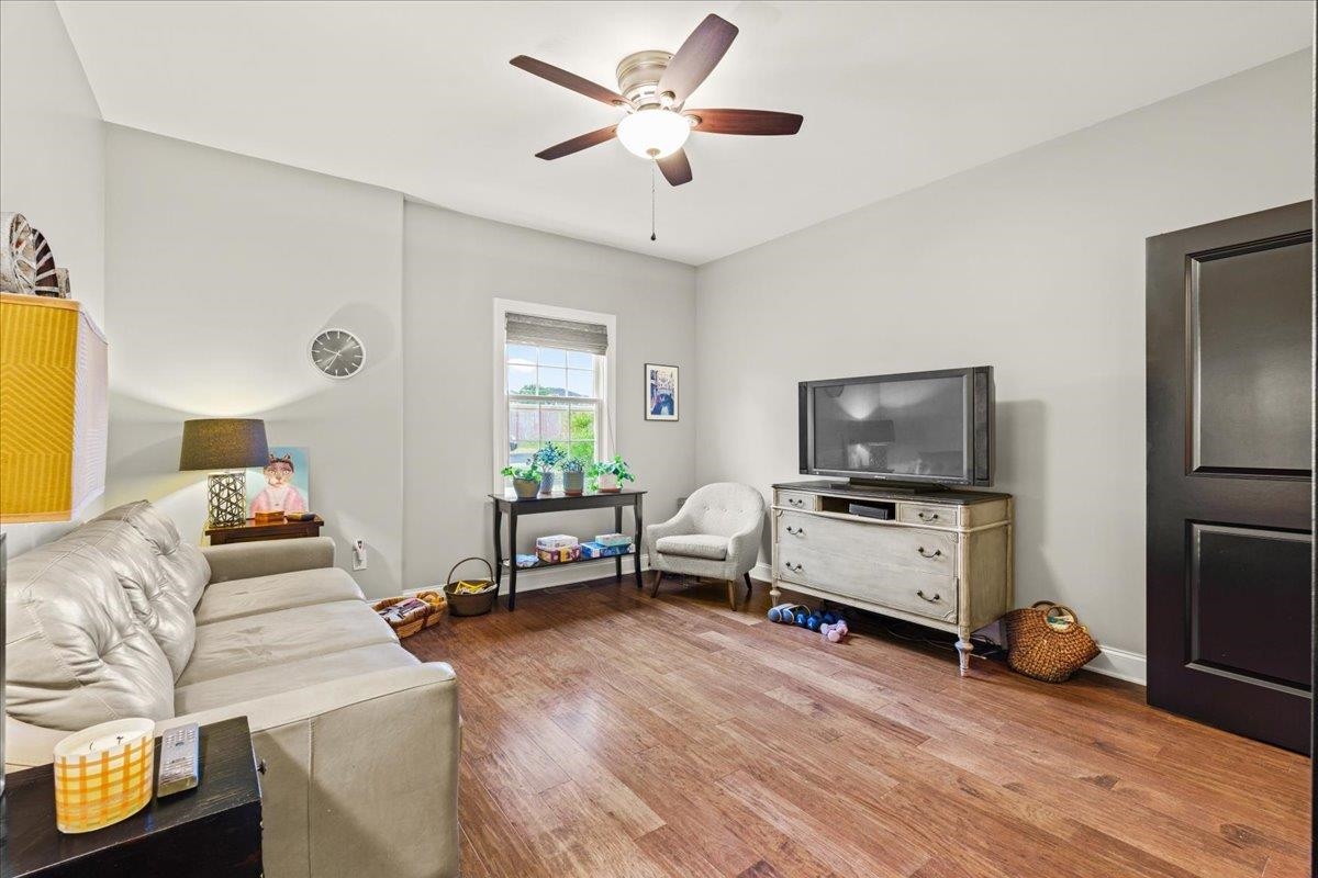 1678 SHERRY LN