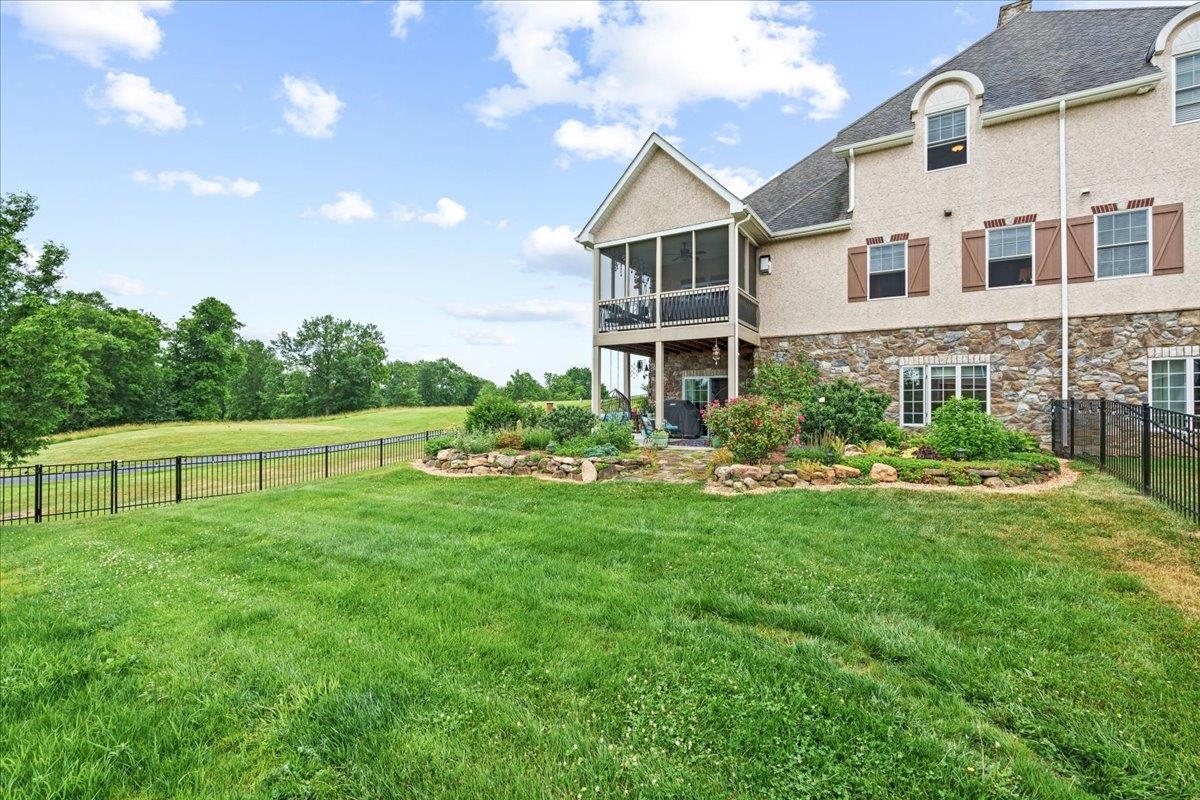 1678 SHERRY LN
