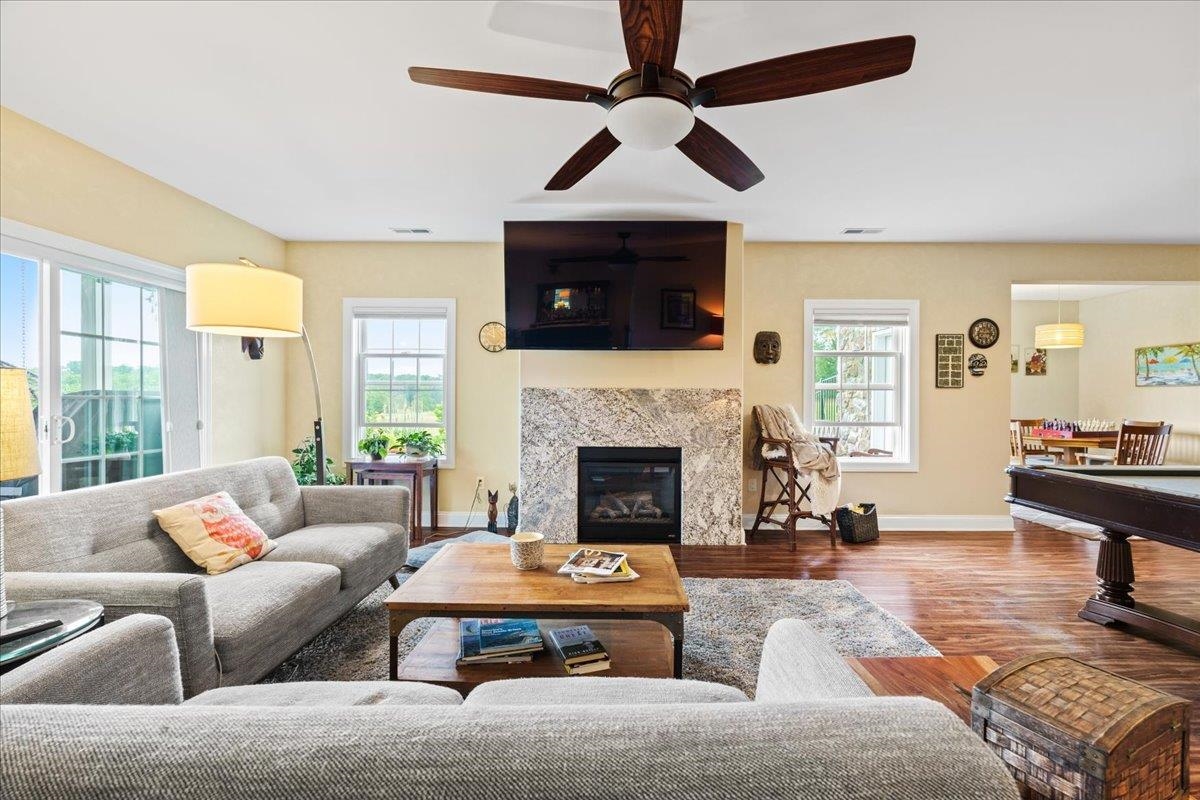 1678 SHERRY LN