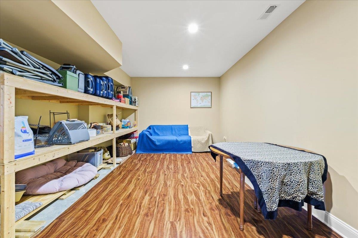 1678 SHERRY LN