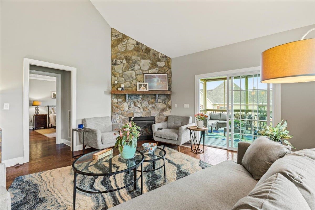 1678 SHERRY LN