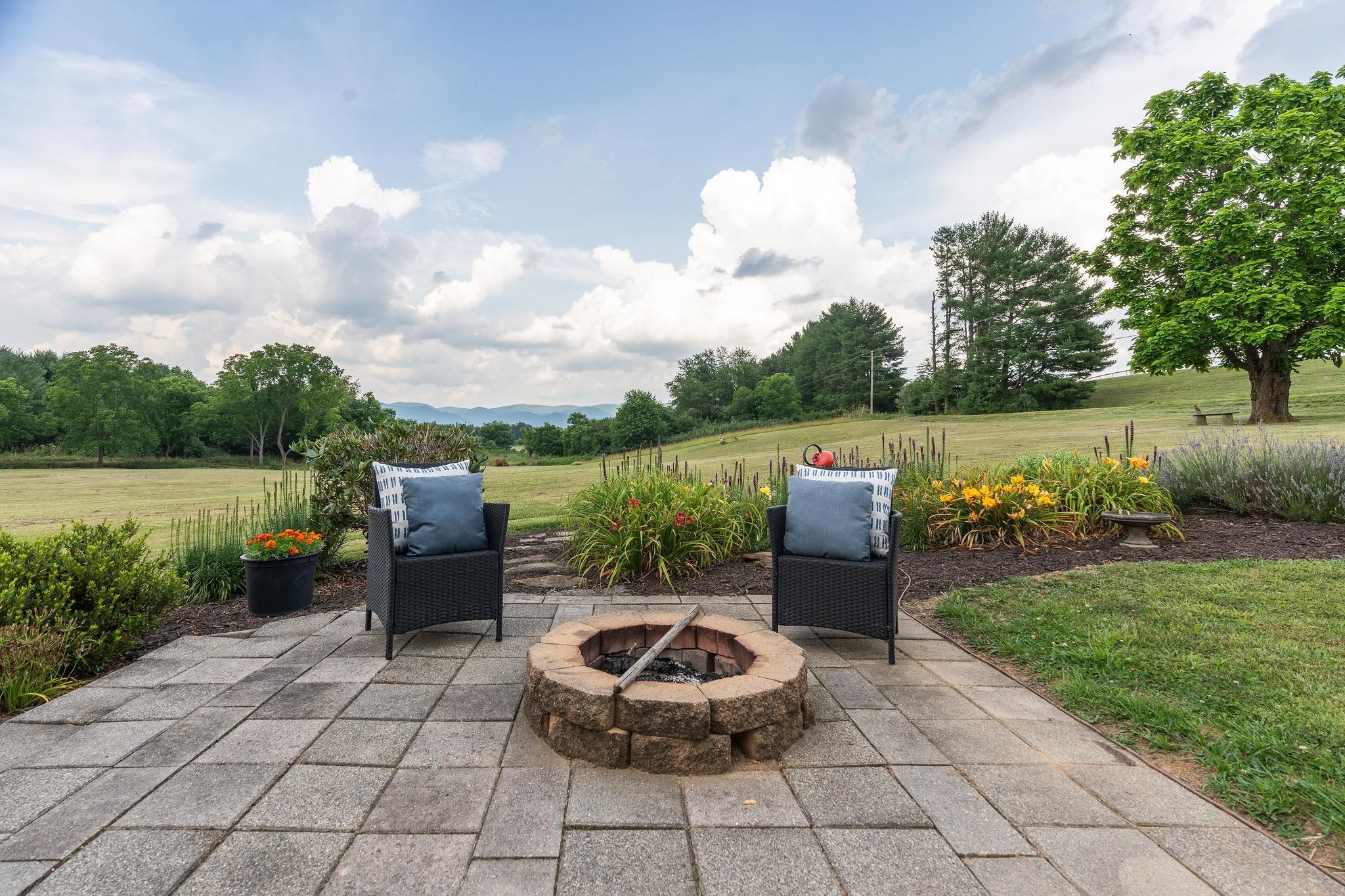 1373 ROCKFISH RD