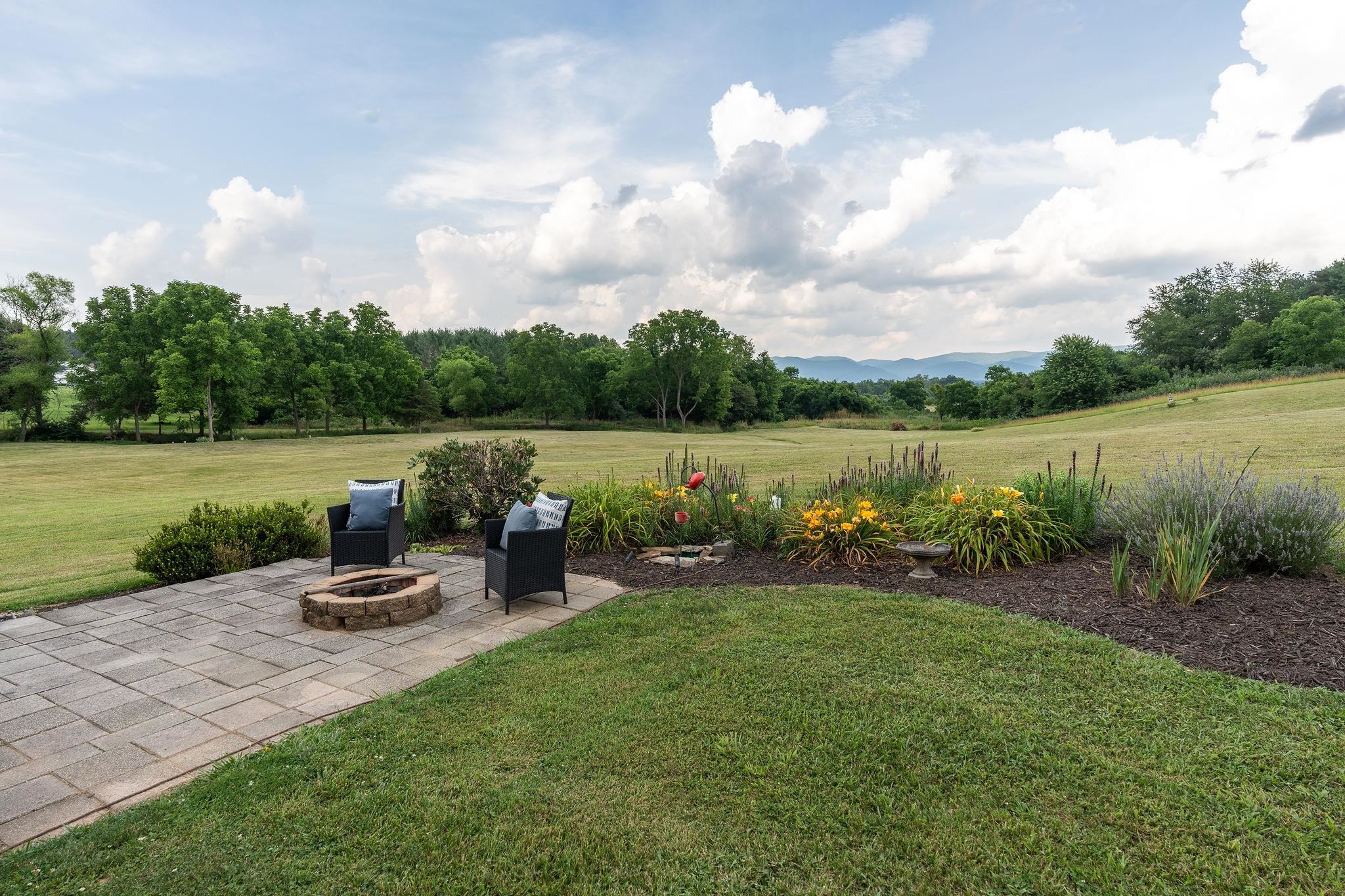 1373 ROCKFISH RD