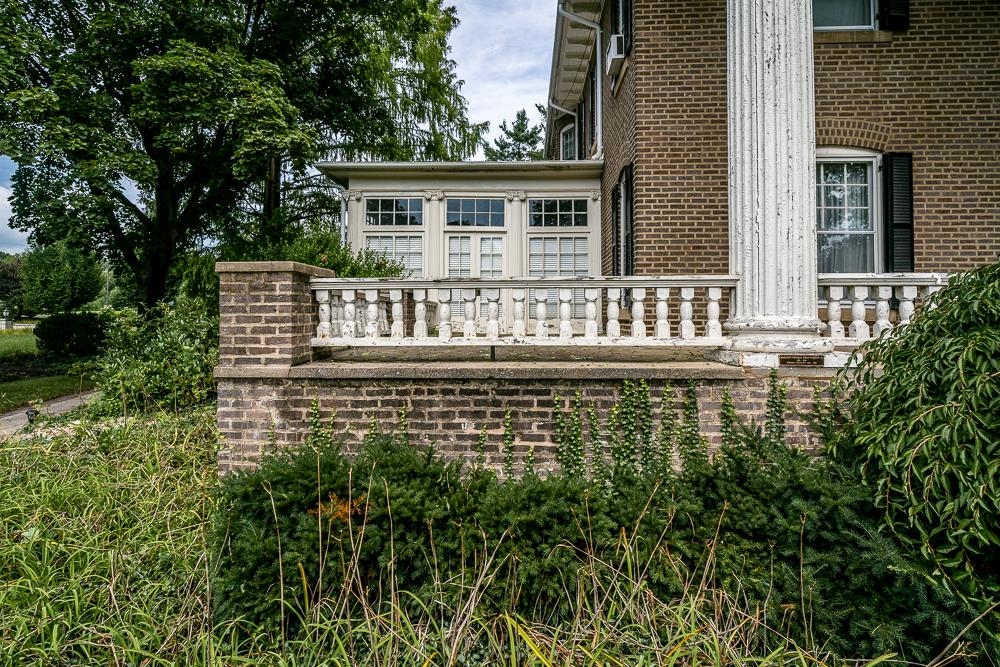225 N MUHLENBERG ST