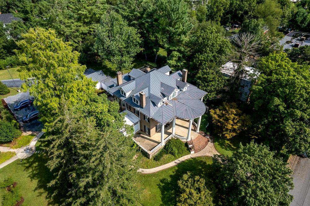 225 N MUHLENBERG ST