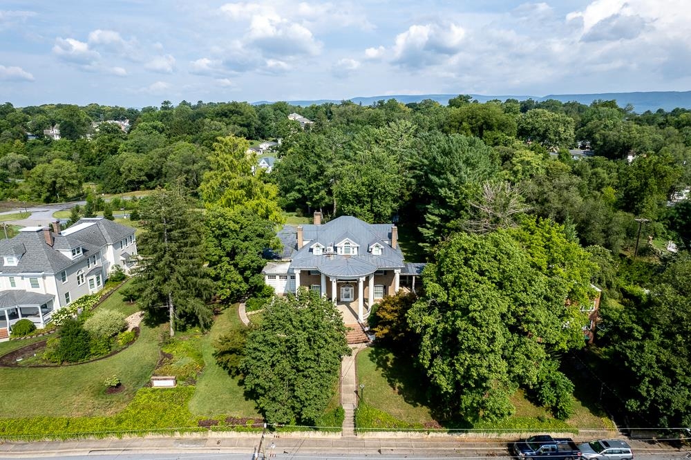 225 N MUHLENBERG ST