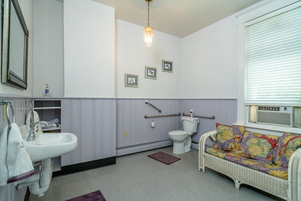 225 N MUHLENBERG ST