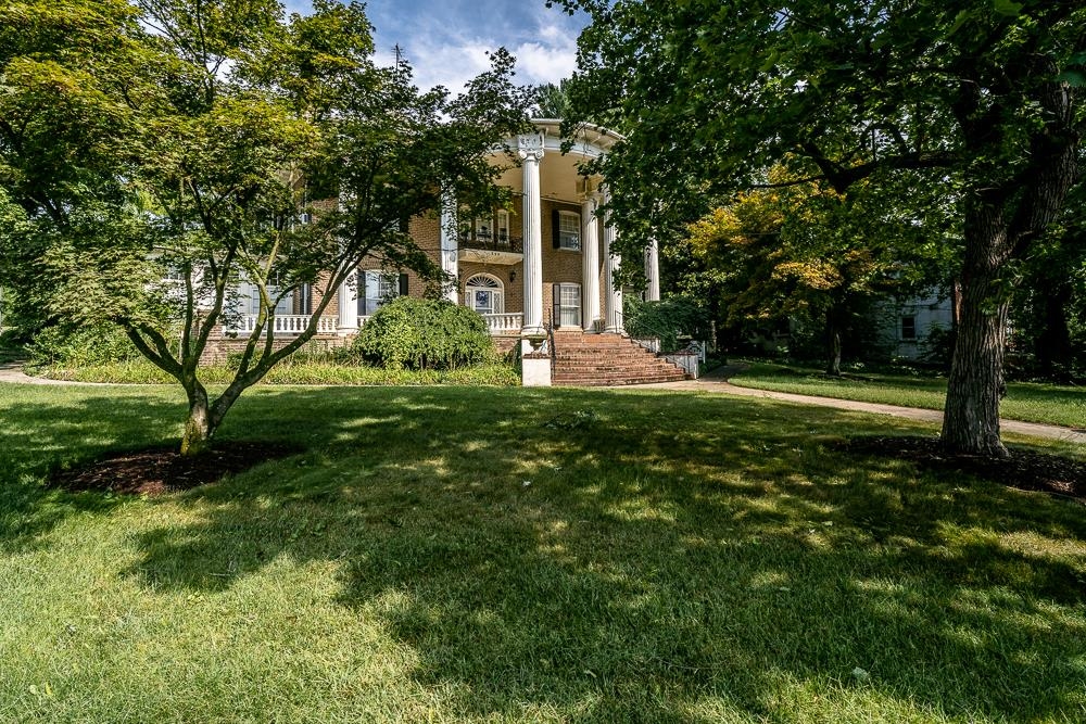 225 N MUHLENBERG ST