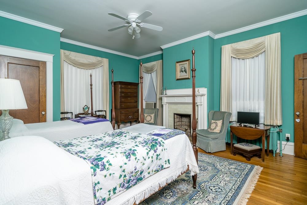 225 N MUHLENBERG ST