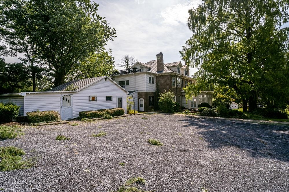 225 N MUHLENBERG ST