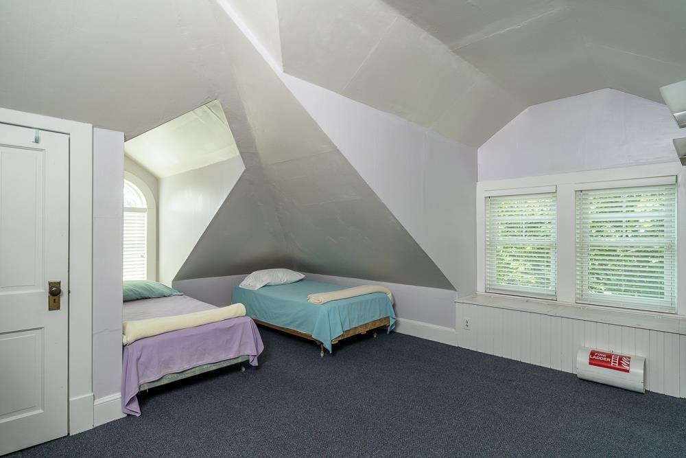 225 N MUHLENBERG ST