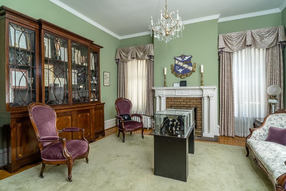 225 N MUHLENBERG ST