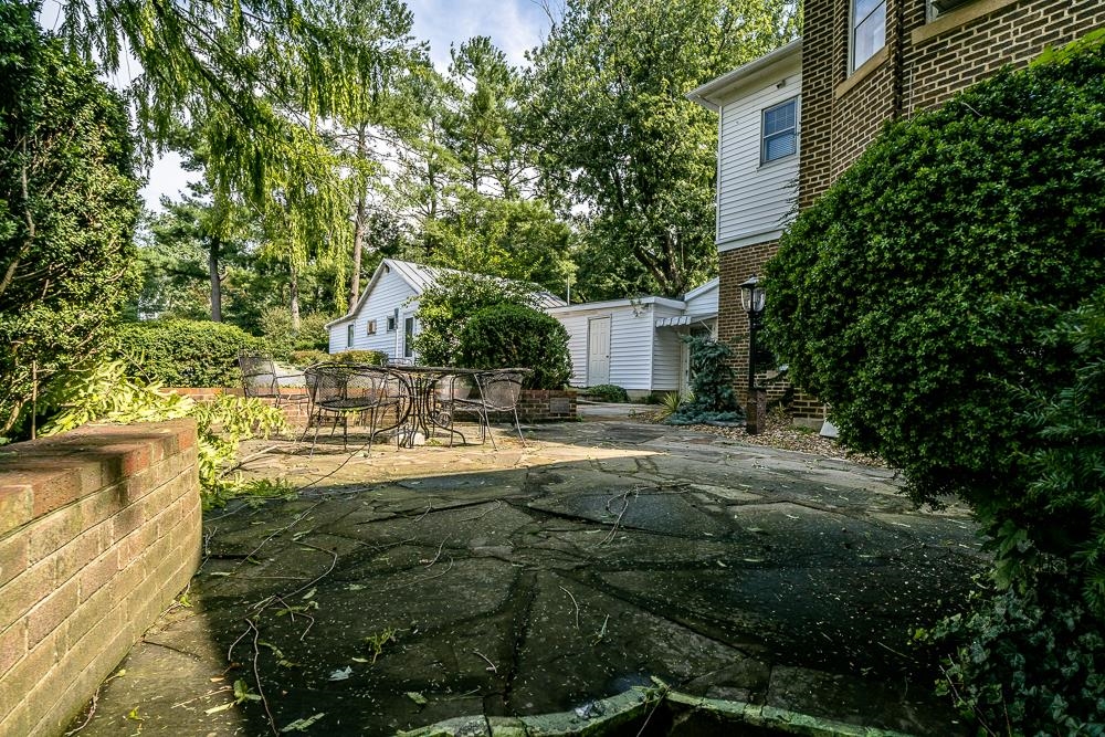 225 N MUHLENBERG ST
