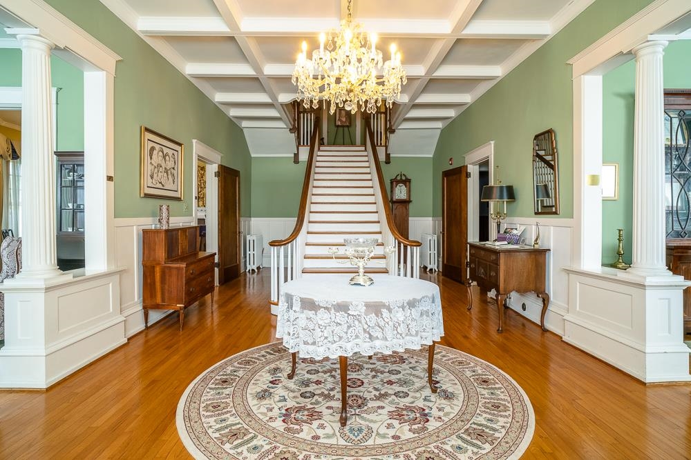225 N MUHLENBERG ST