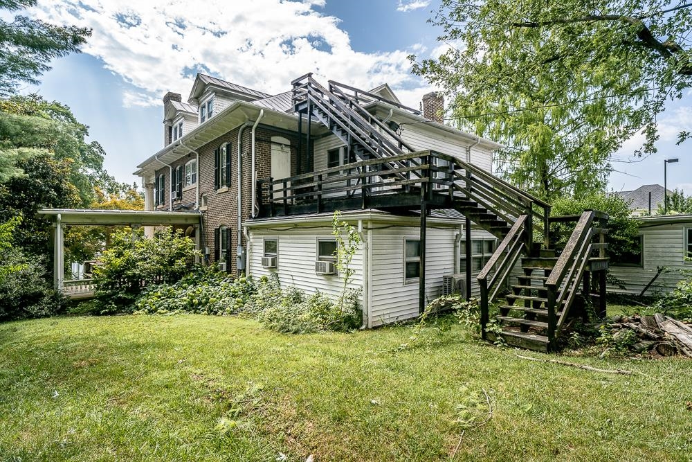 225 N MUHLENBERG ST