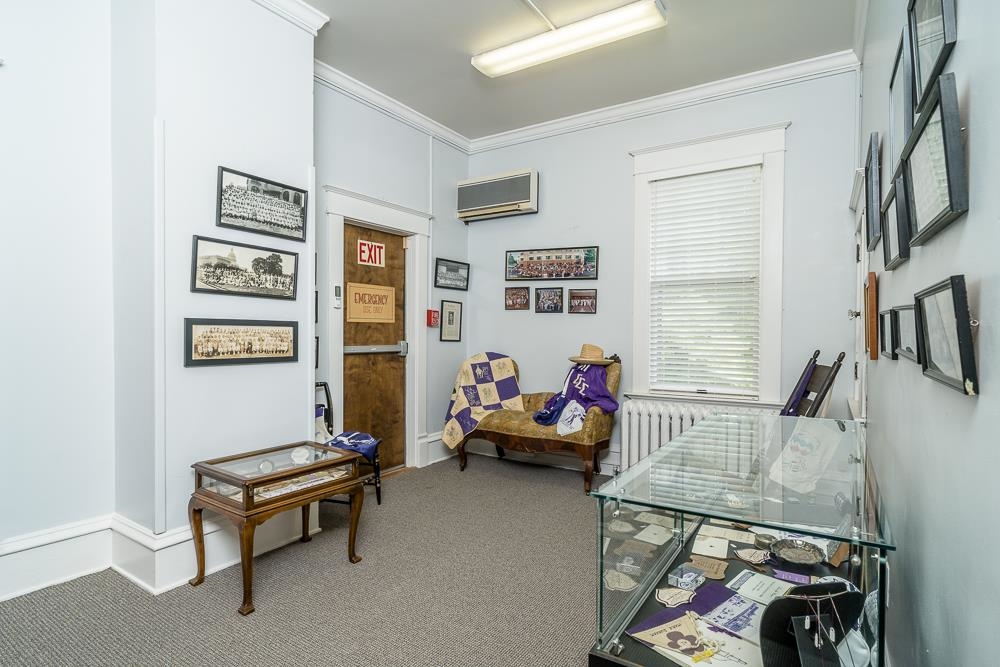 225 N MUHLENBERG ST