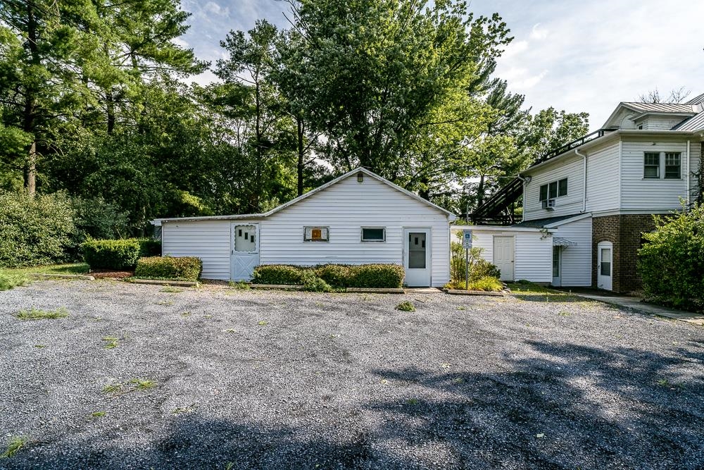 225 N MUHLENBERG ST
