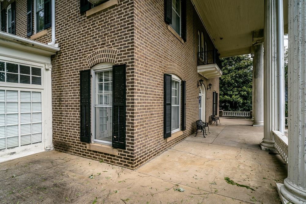 225 N MUHLENBERG ST