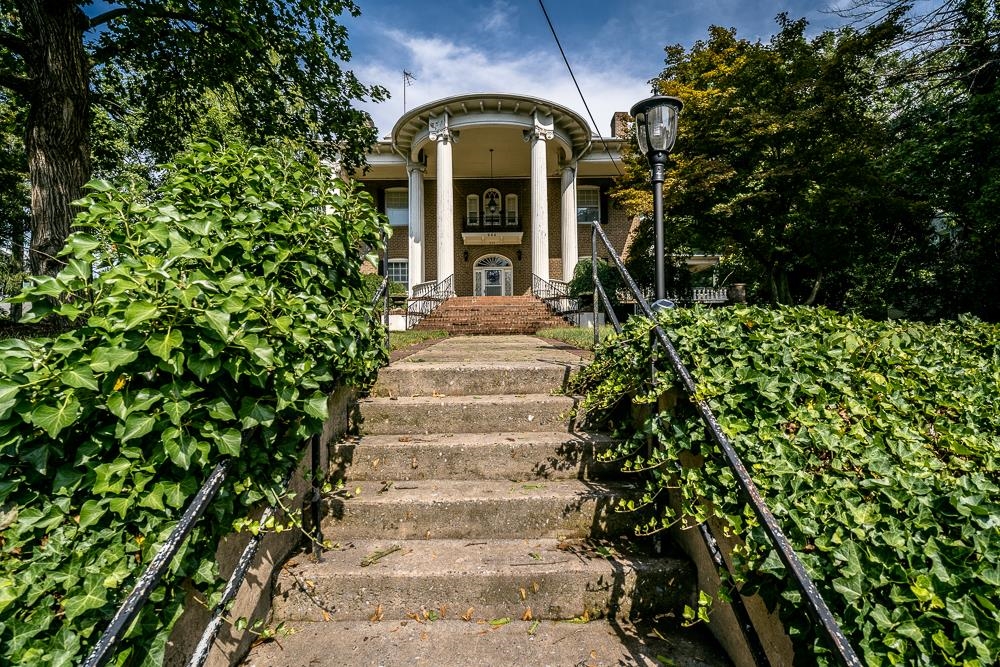 225 N MUHLENBERG ST